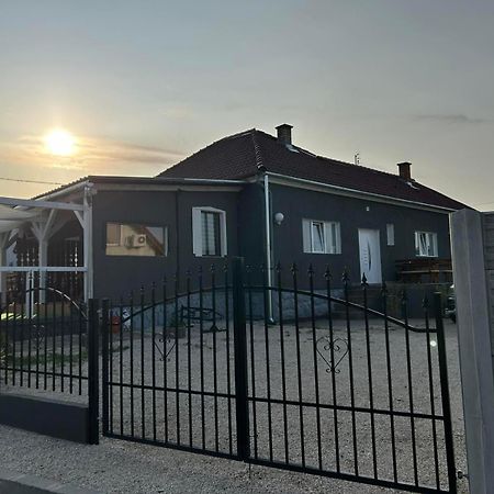 Jesolo Apartmanhaz บาลาตอนเคเรสตูร์ ภายนอก รูปภาพ